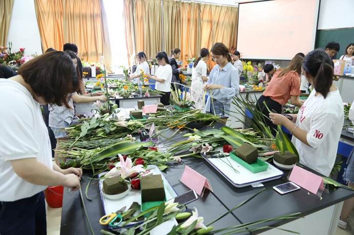 德信娱乐中国电建集团贵州电力设计研究院申请光伏柔性支架张拉索保护结构专利提升光伏柔性支架抗风能力和结构稳定性