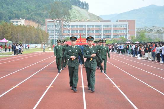 说明: H:\20191023-学院第31届田径运动会开幕式\3.JPG